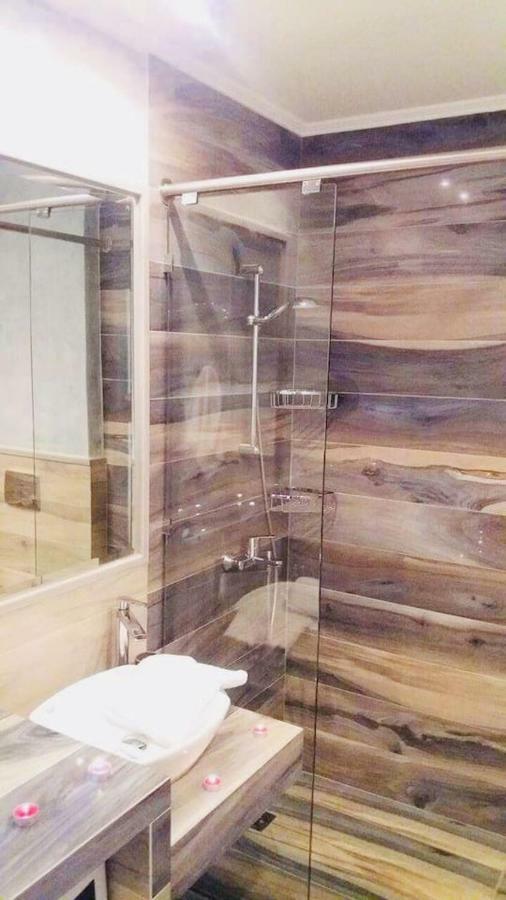 New Luxury Apartments In Плакіас Екстер'єр фото