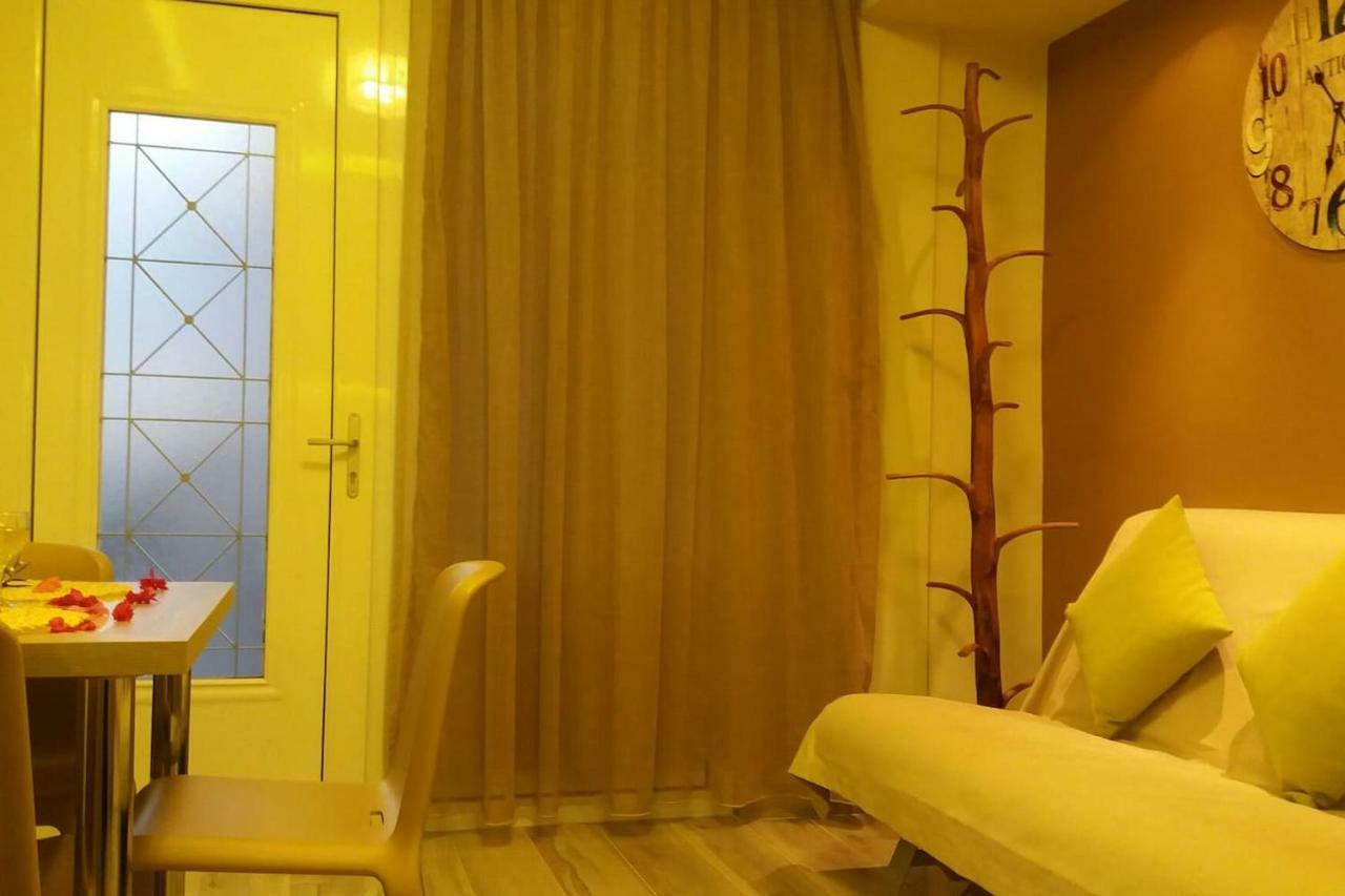 New Luxury Apartments In Плакіас Екстер'єр фото